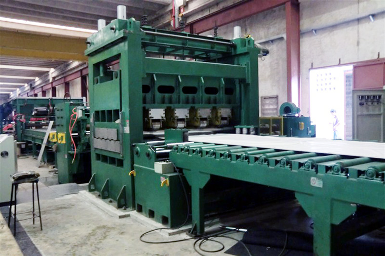 Máquina rajadora a tiras rectas